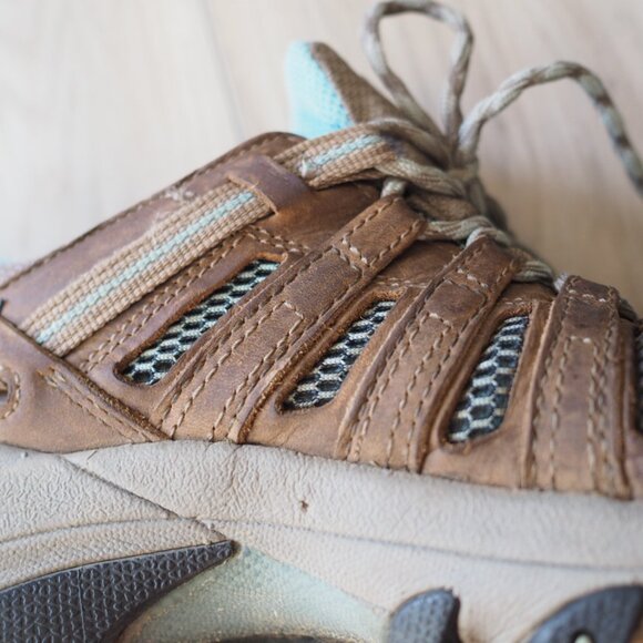 KEEN Voyageur Women's Tan and Blue Hiking Shoes - Picture 14 of 16
